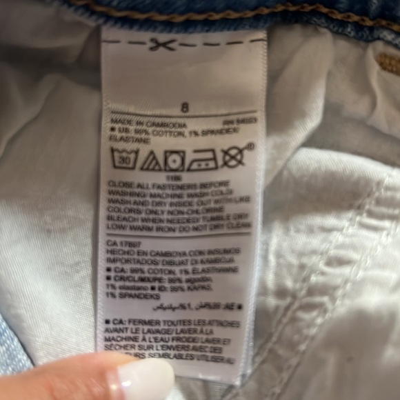 Old Navy Boyfriend Mid Rise Jean Shorts - Picture 5 of 5